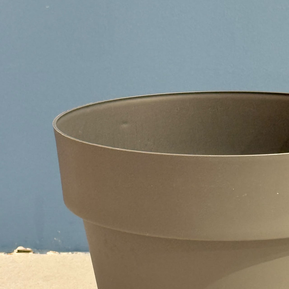 Classic Plastic Plant Pot with Saucer Tray