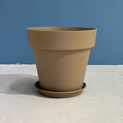 Classic Plastic Plant Pot with Saucer Tray