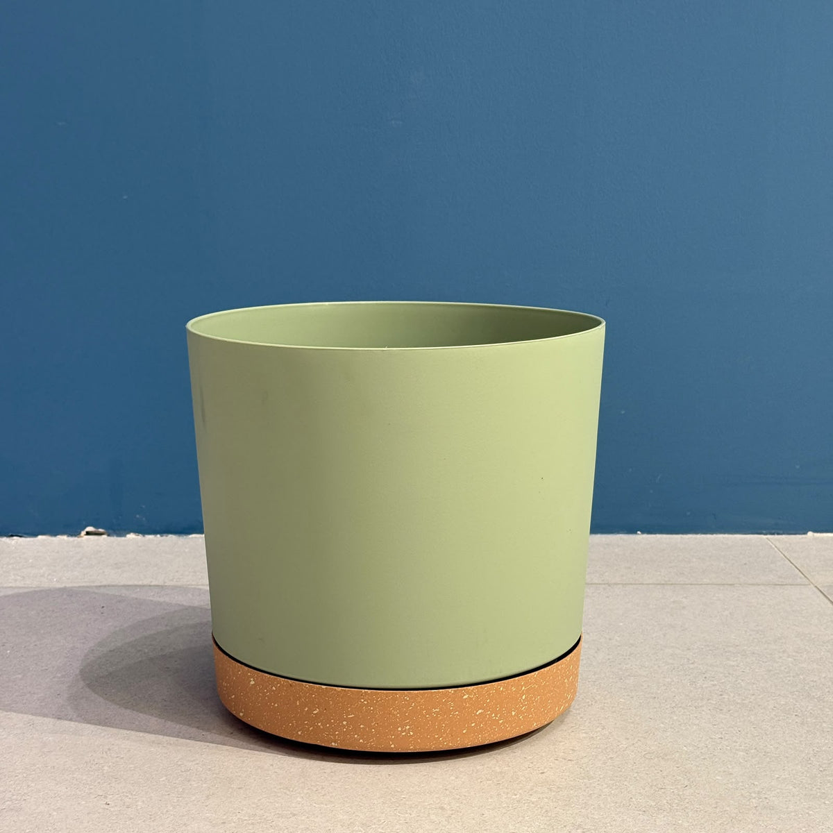 Plastic Plant Pot with Saucer Tray