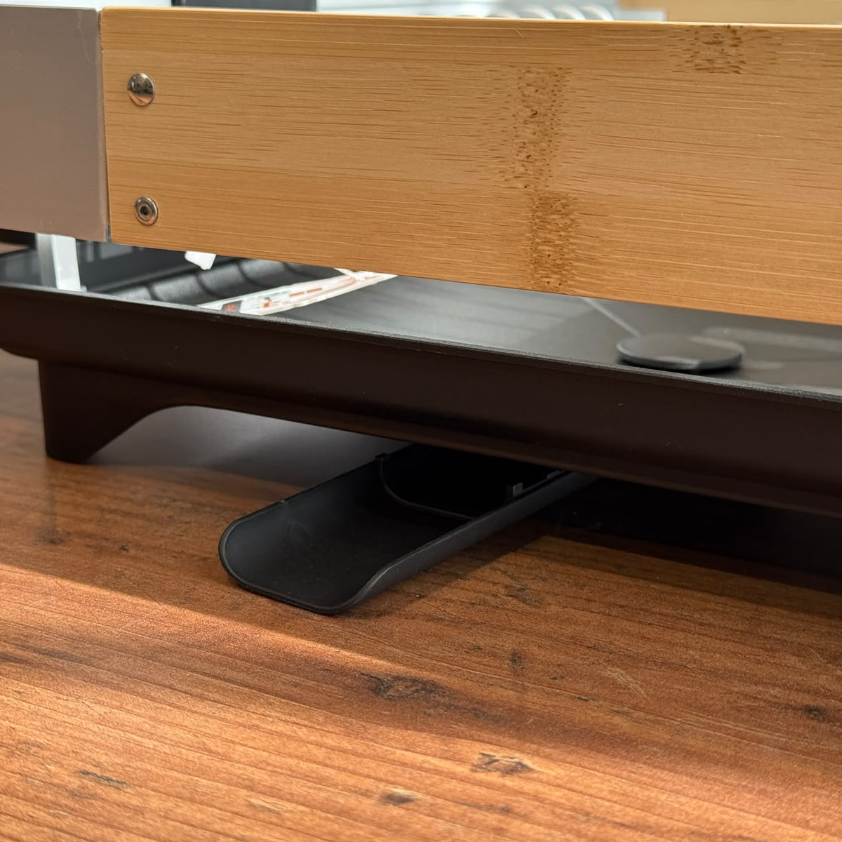 Modern Compact Countertop Dish Drainer with Wooden Accents & Cutlery Holder