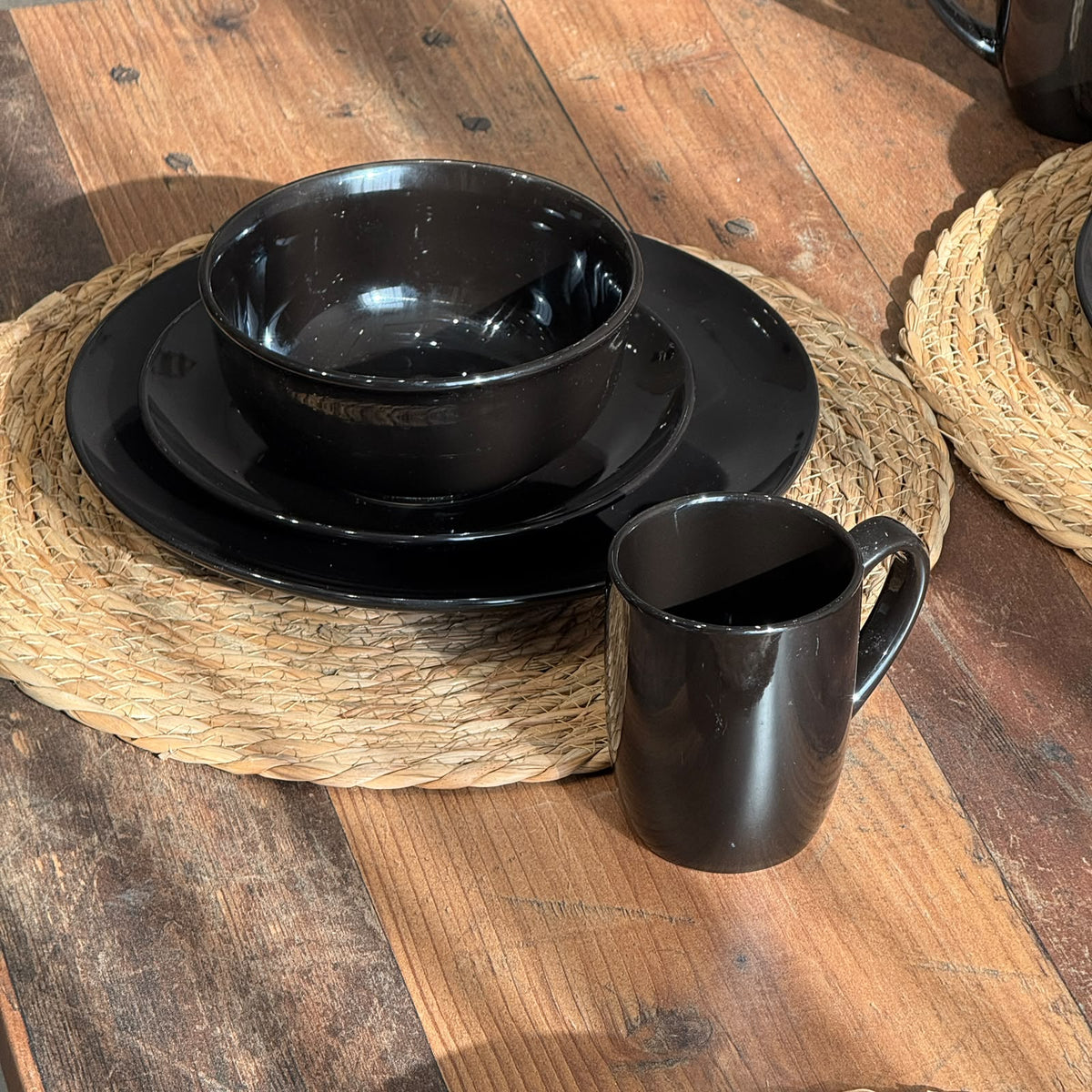 Luxury Black Ceramic Dinnerware Set - 16 PCS