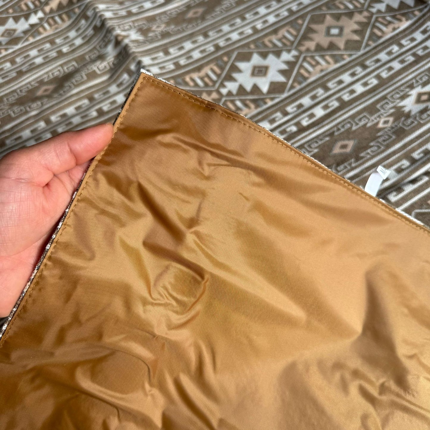 ڕایەخی ناوازە بە نەخشی خێڵەکی