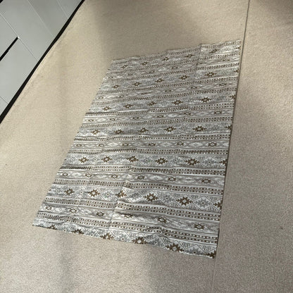 ڕایەخی ناوازە بە نەخشی خێڵەکی