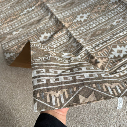 ڕایەخی ناوازە بە نەخشی خێڵەکی