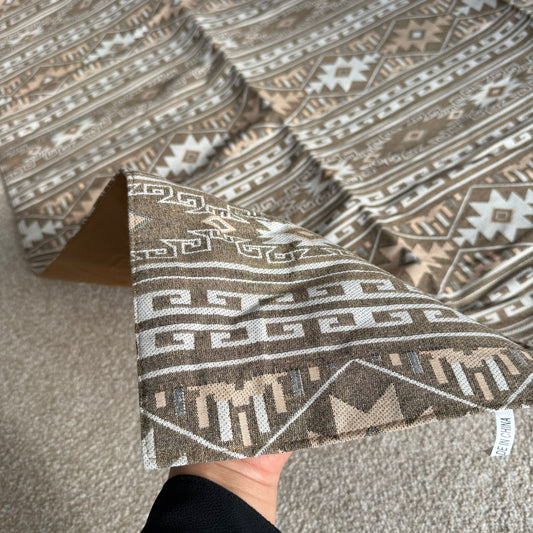 ڕایەخی ناوازە بە نەخشی خێڵەکی