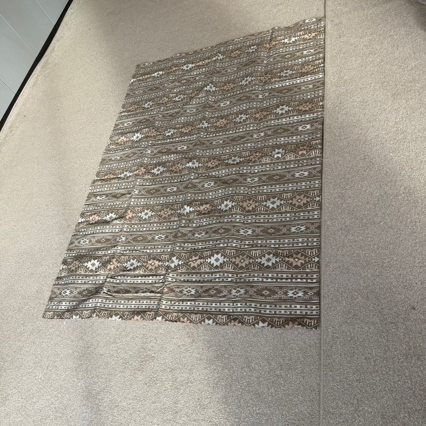 ڕایەخی ناوازە بە نەخشی خێڵەکی