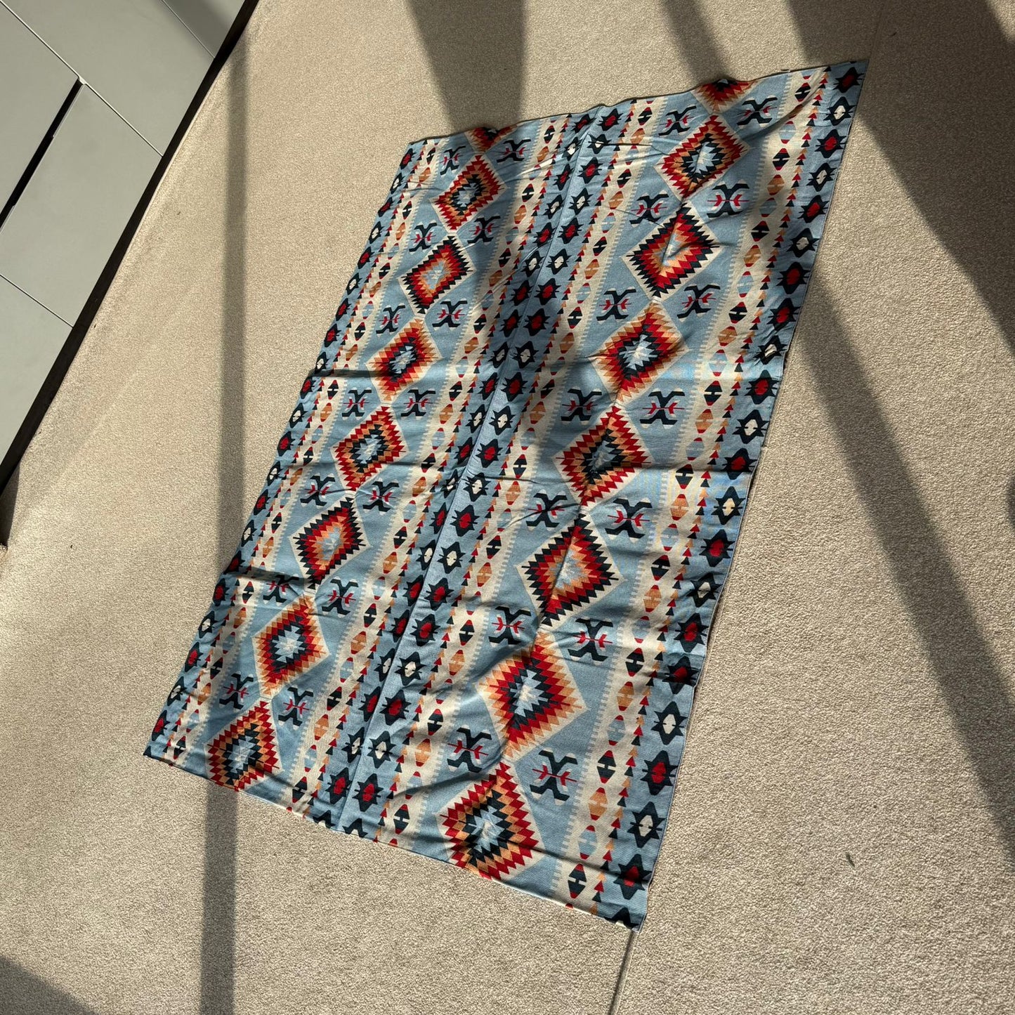 ڕایەخی ناوازە بە نەخشی خێڵەکی