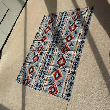 ڕایەخی ناوازە بە نەخشی خێڵەکی