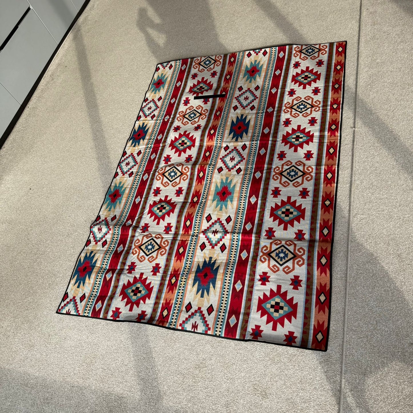 ڕایەخی ناوازە بە نەخشی خێڵەکی