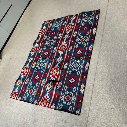 ڕایەخی ناوازە بە نەخشی خێڵەکی