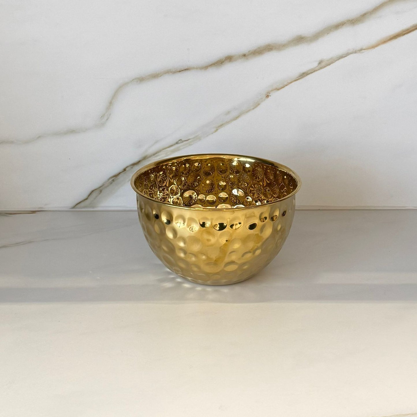وعاء مطروق هالة ذهبية