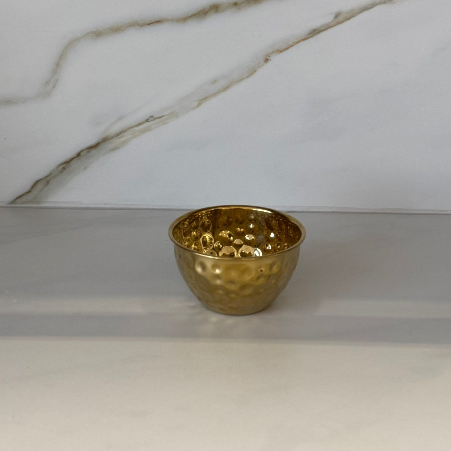 وعاء مطروق هالة ذهبية