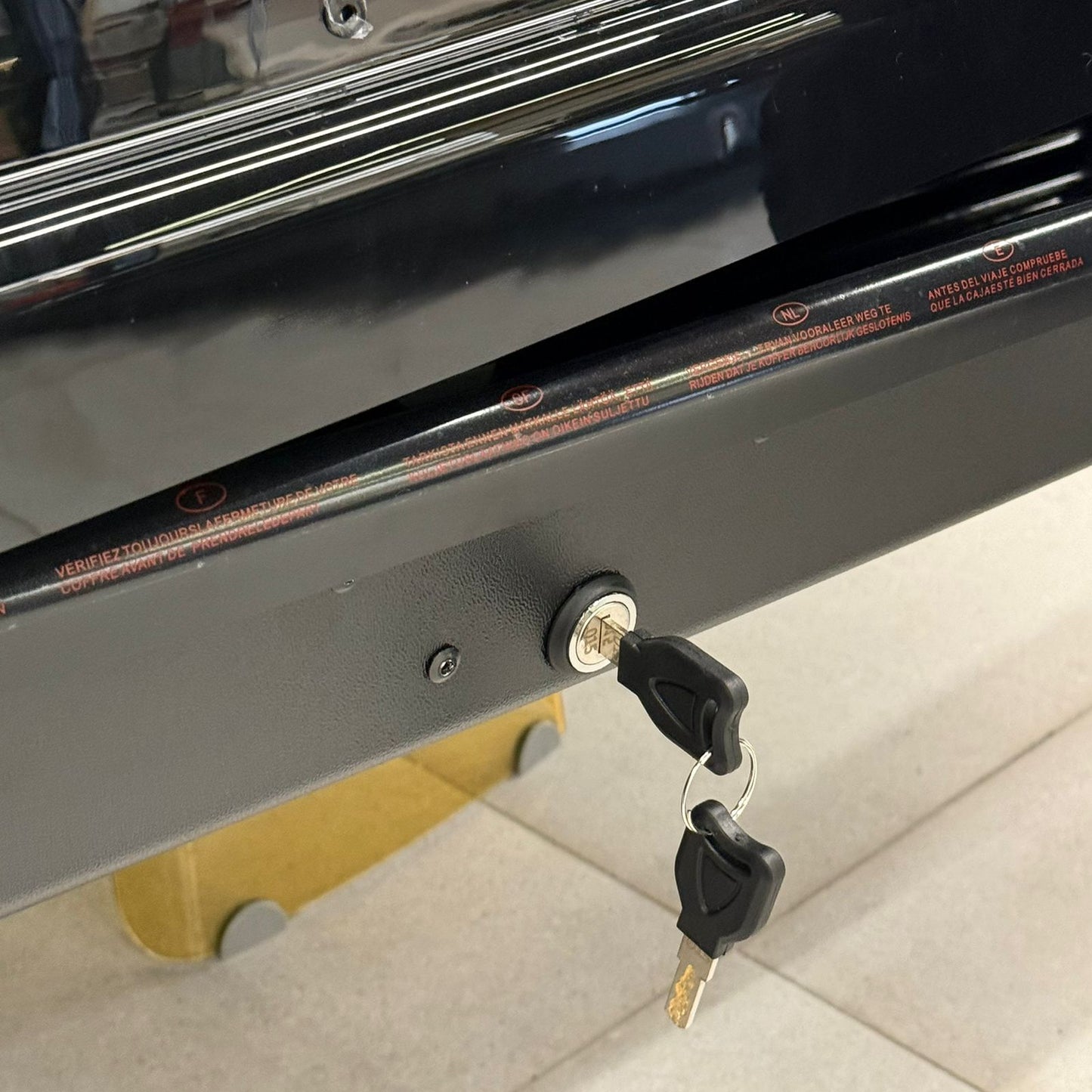 Hard Shell Car Roof Cargo Box – Gloss Black
