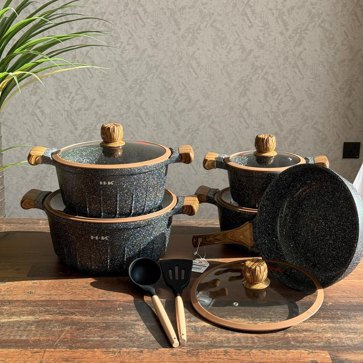 Luxury Non-Stick Cookware Set With Wooden-look handles
