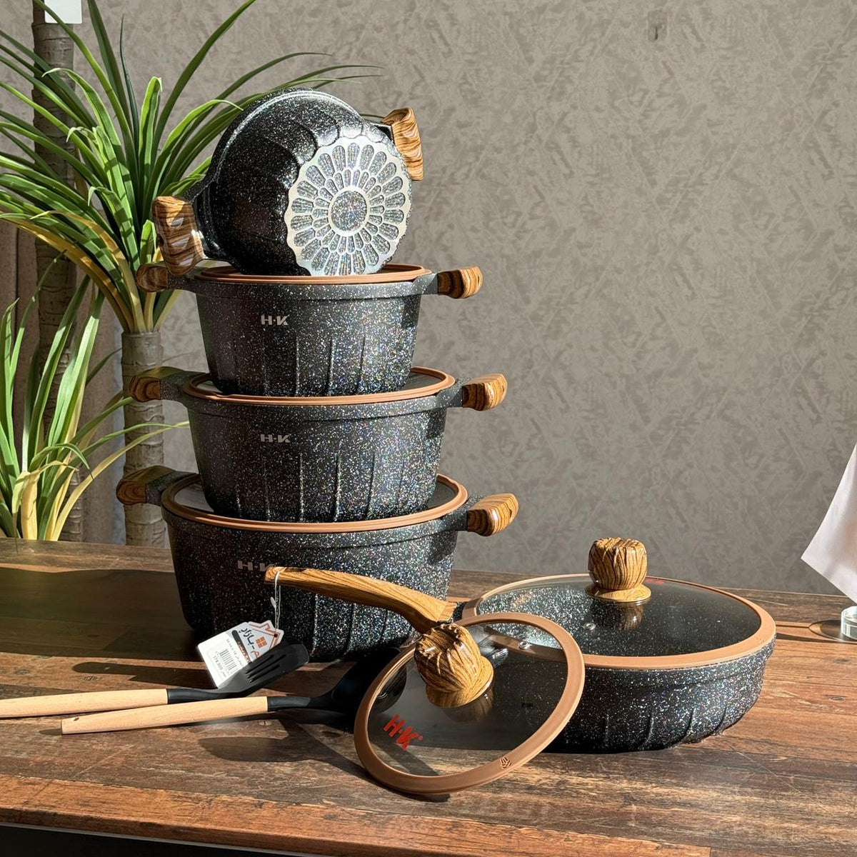 Luxury Non-Stick Cookware Set With Wooden-look handles