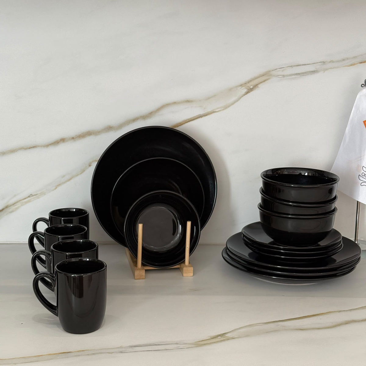 Luxury Black Ceramic Dinnerware Set - 16 PCS