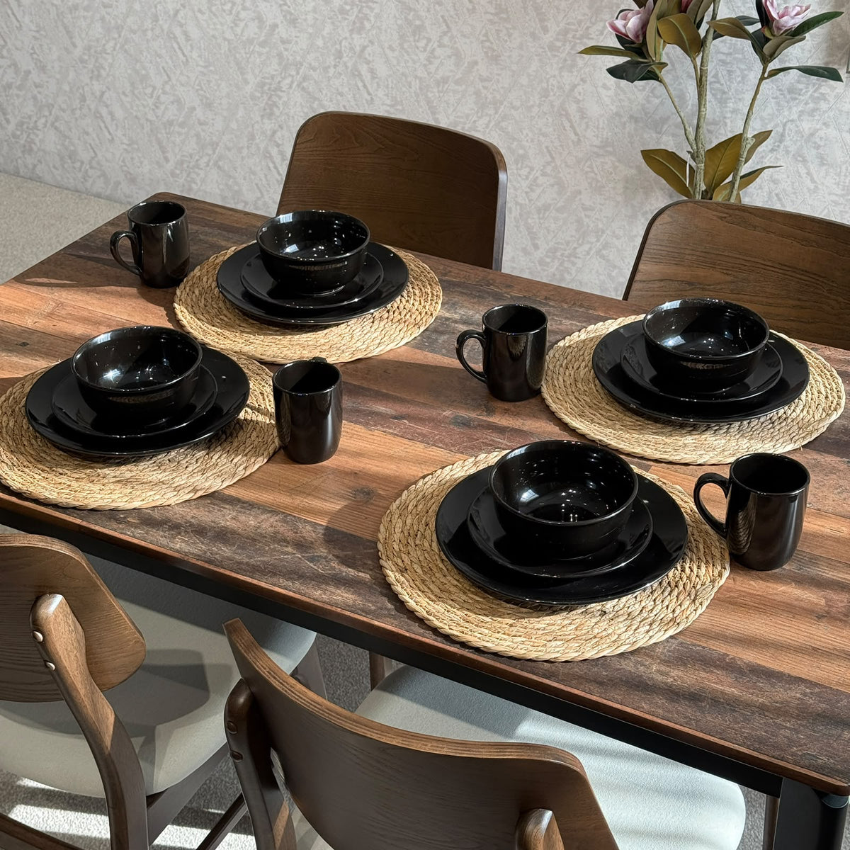 Luxury Black Ceramic Dinnerware Set - 16 PCS