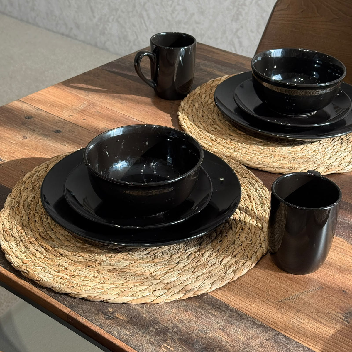 Luxury Black Ceramic Dinnerware Set - 16 PCS