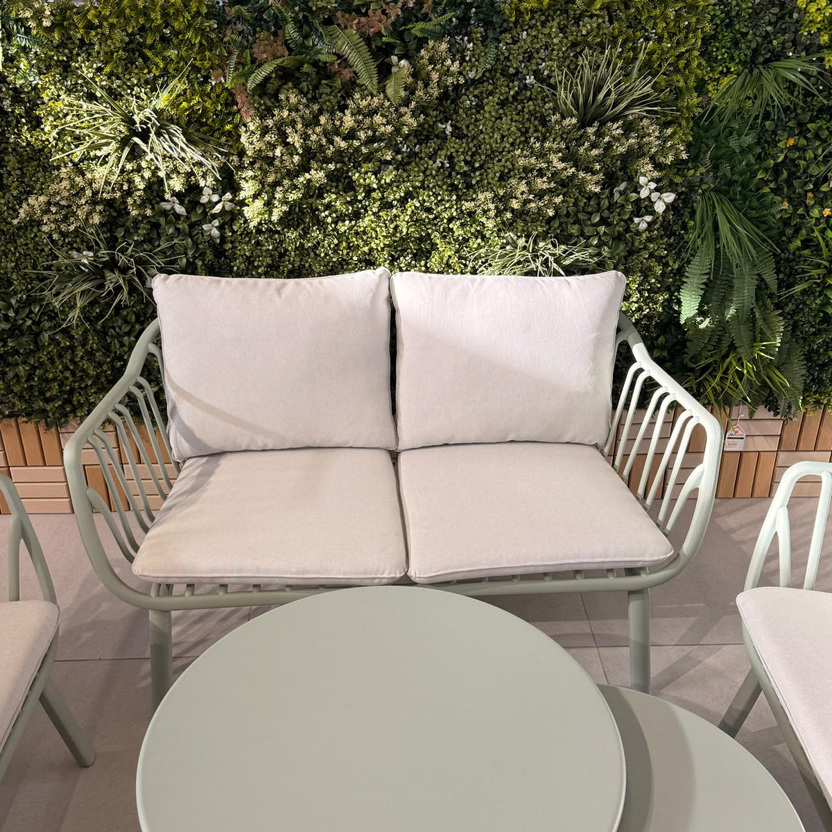 Durable Modern Garden Seating Set - Green