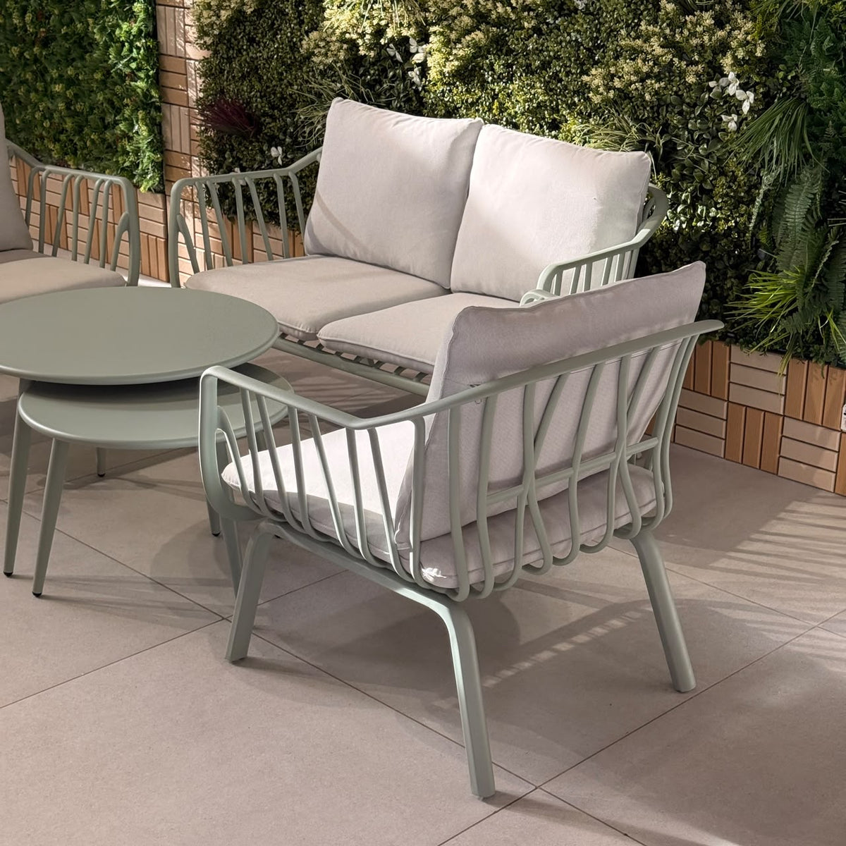 Durable Modern Garden Seating Set - Green