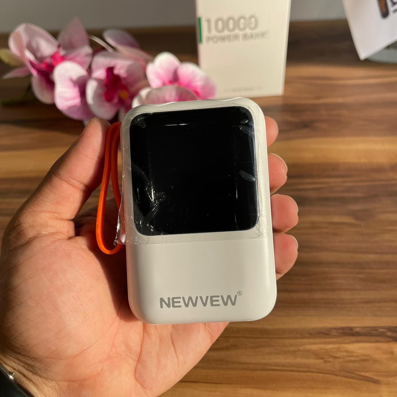 باور بانك 4 في 1 بسعة 10000 مللي أمبير | كابلات مدمجة، شاشة LED، ومصباح يدوي