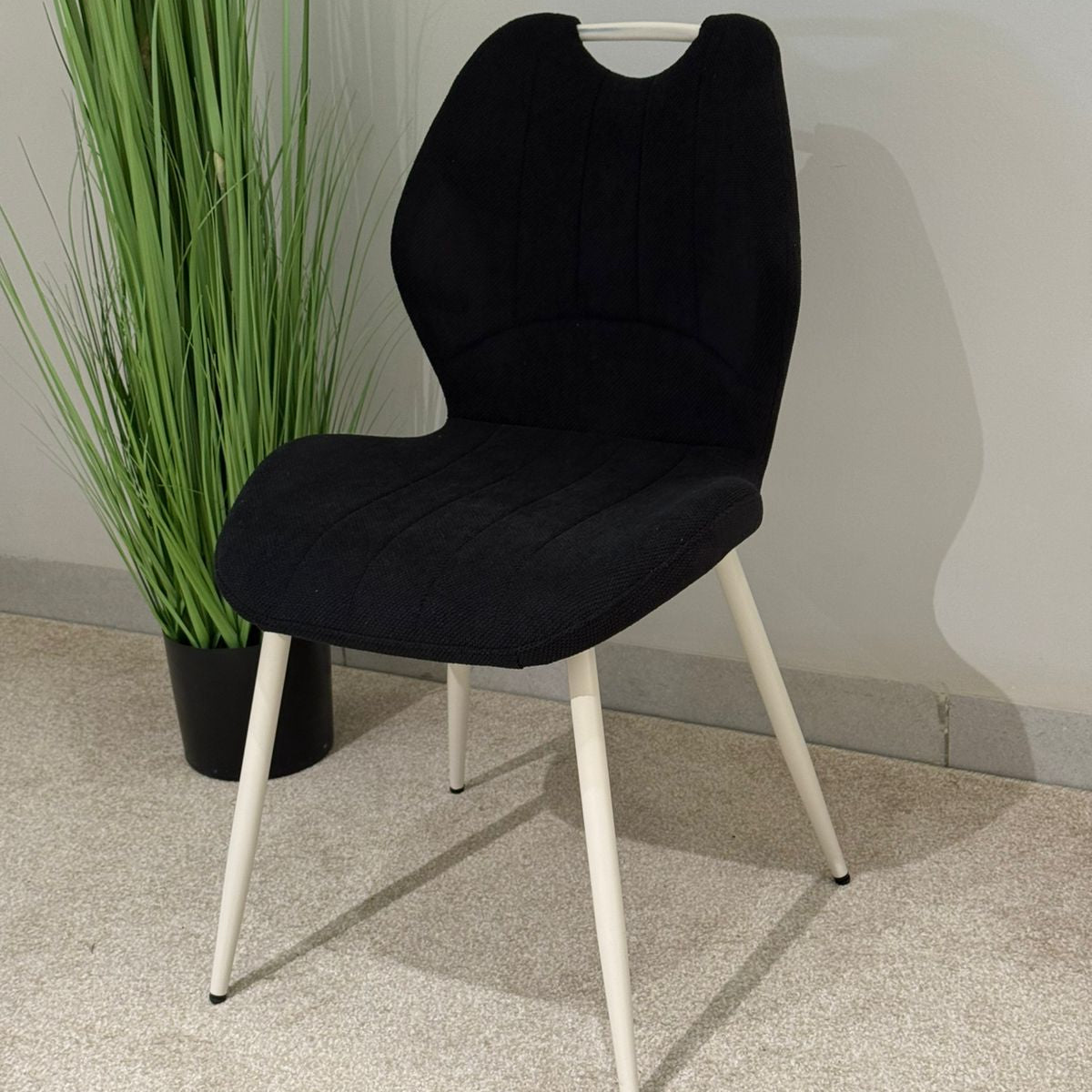 Roza Modern Indoor Chair