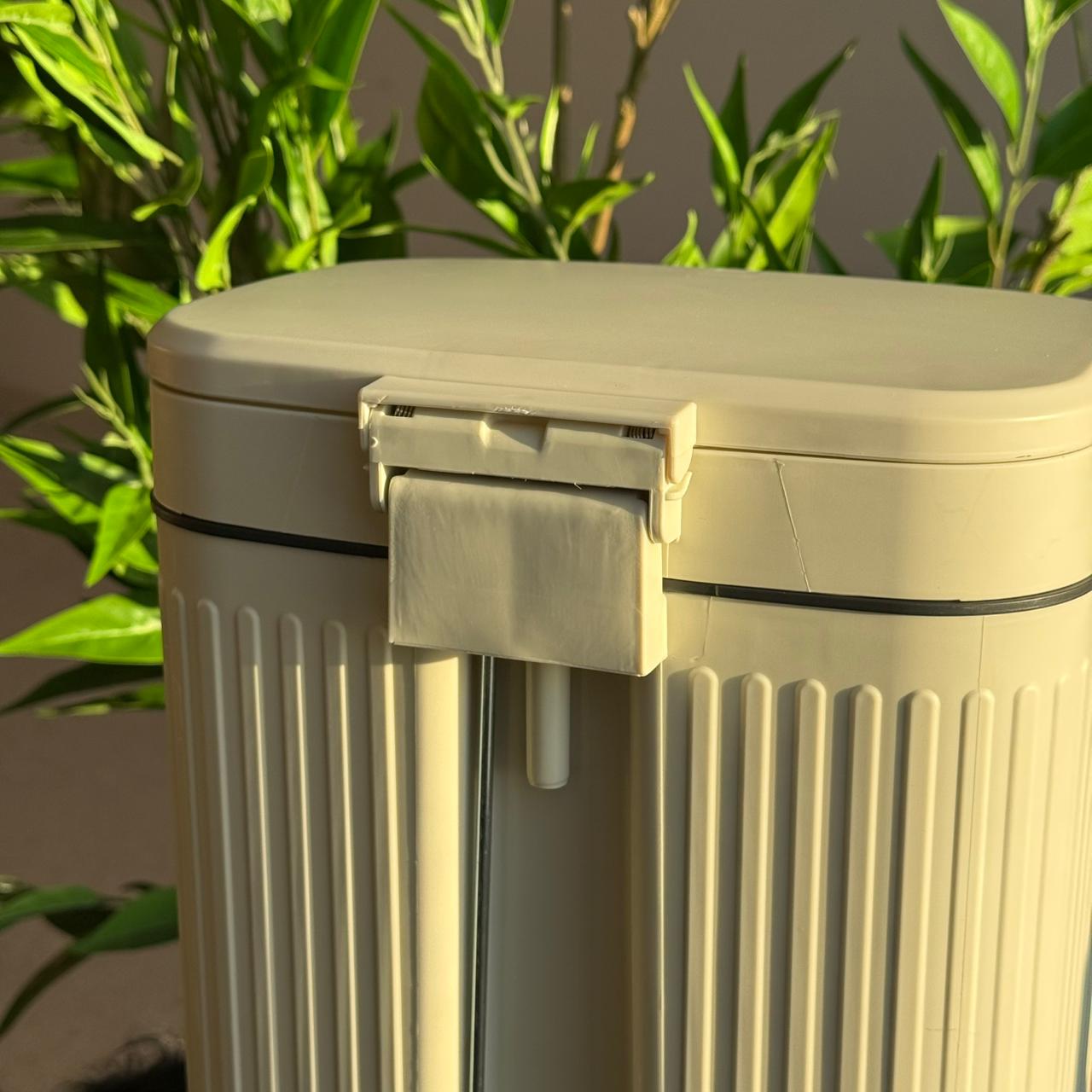 دواسة فاخرة وصندوق قمامة ضغط مع دلو داخلي