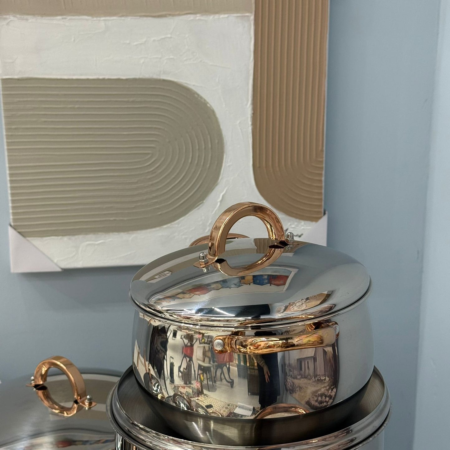 سێت مەنجەڵی چێشتلێنان لە پۆڵا ستانلێس بە دەستەی زێرین