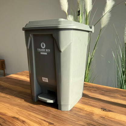 سلة مهملات كلاسيكية بدواسة - مجموعة متعددة الأحجام