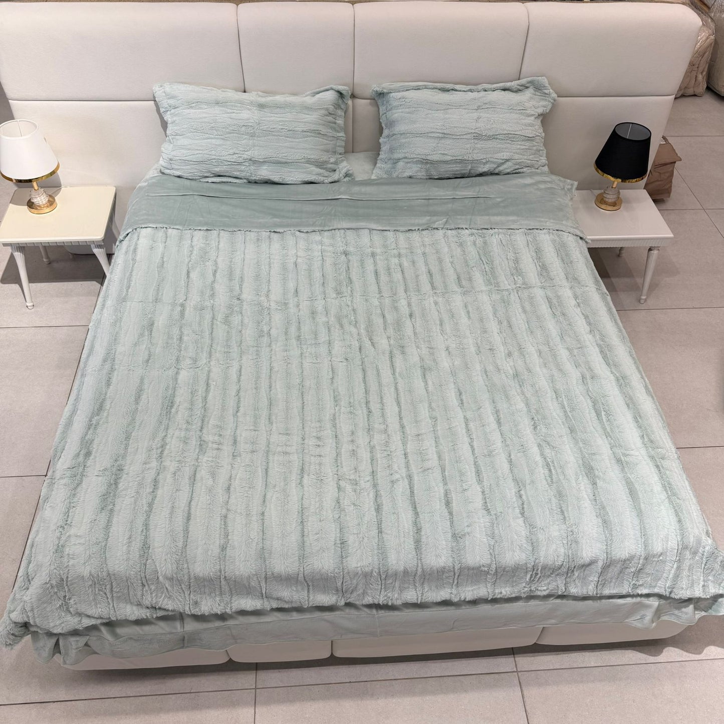 Luxury Plush 4-Piece Bedding Set – Soft & Cozy