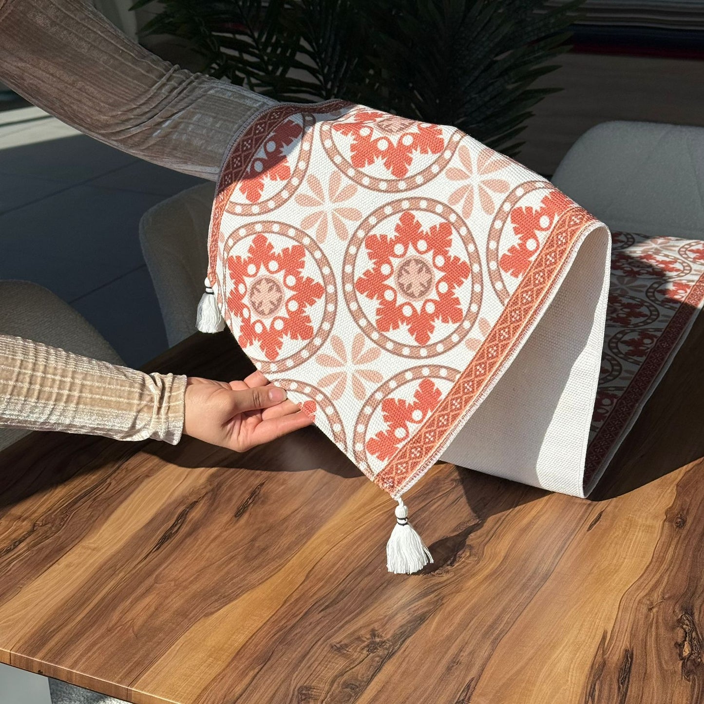 ٣٥ × ١٨٠سم ڕایەخی سەر مێزی دیکۆراتی شاهانە