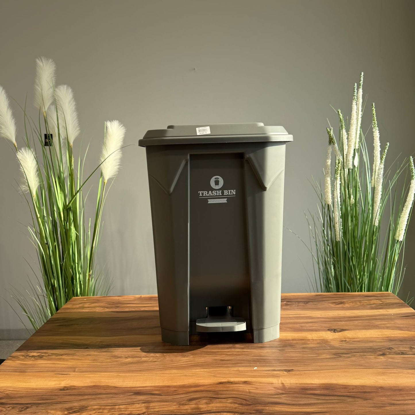 سلة مهملات كلاسيكية بدواسة - مجموعة متعددة الأحجام