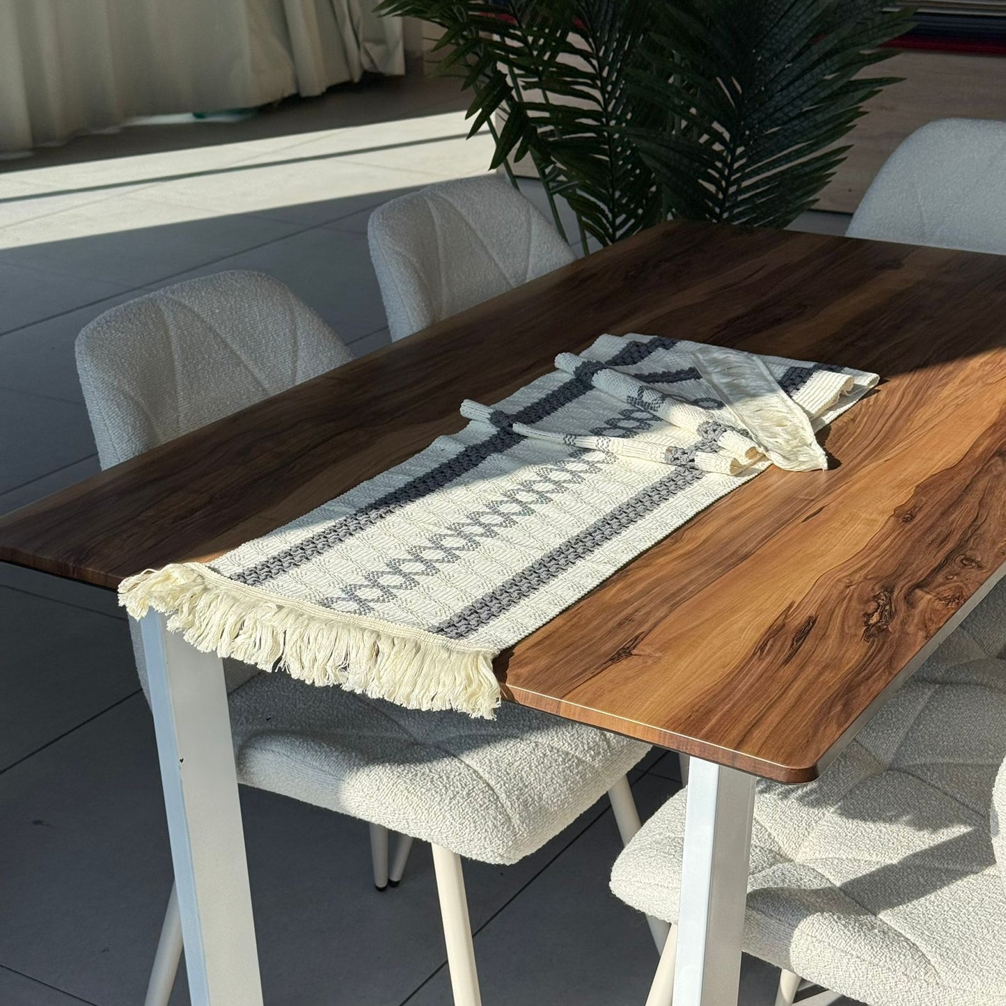 ٣٠ × ١٨٠سم ڕایەخی سەر مێزی دیکۆراتی شاهانە