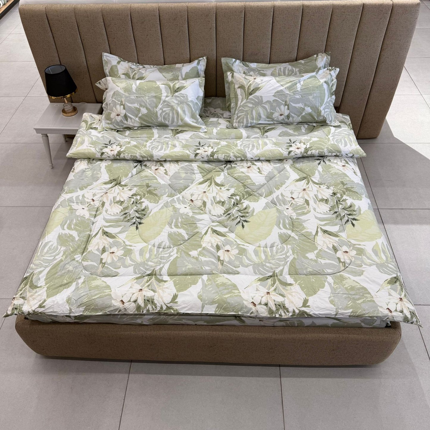 سێتێکی جێگەی نوستن دیکۆراتی نایاب – ٦ پارچە