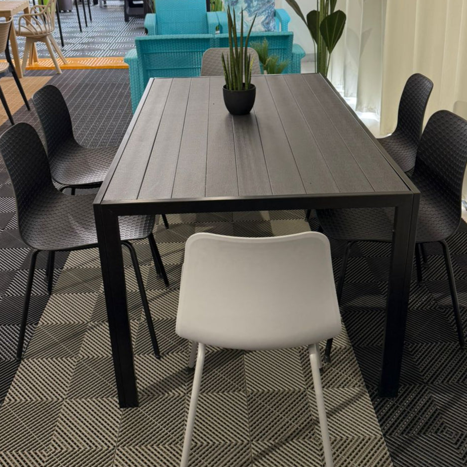 طقم أثاث خارجي حديث من كرسي وطاولة نوفا