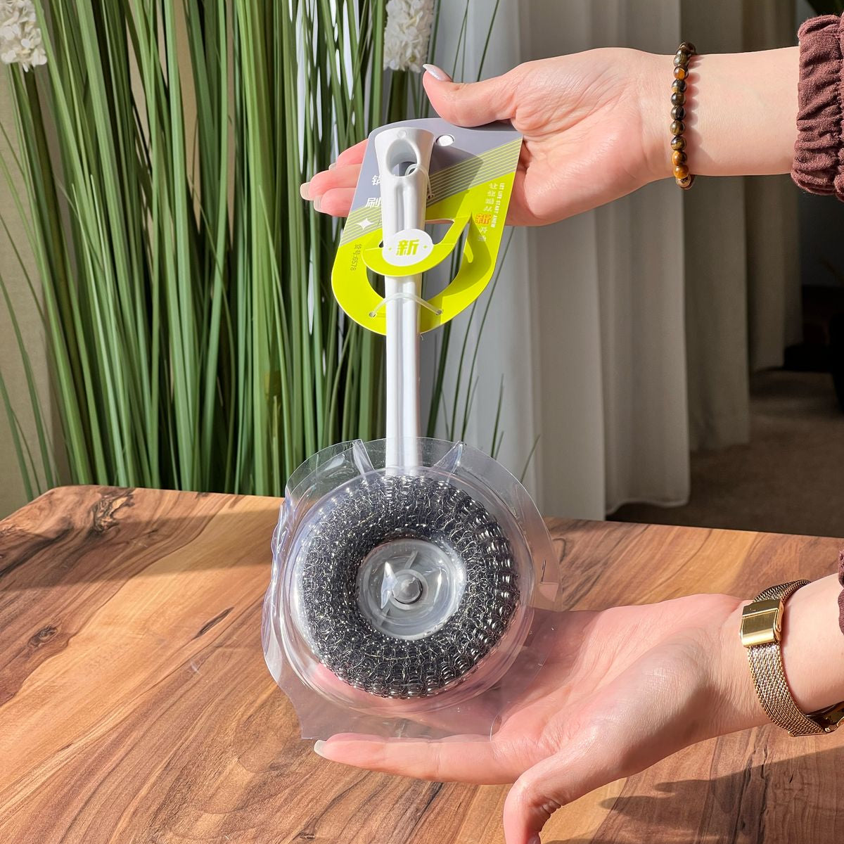 Household Scrubber with Handle