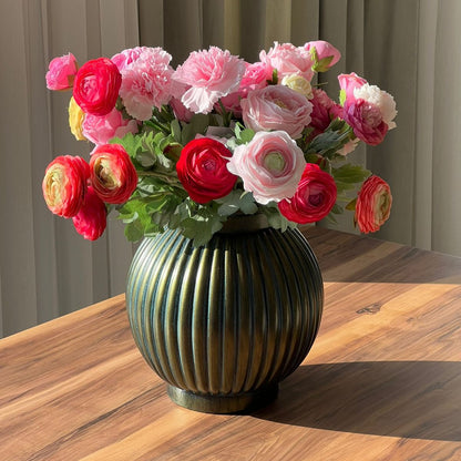 گوڵدانە کۆنەکانی دەستی دیکۆراتی بۆیاخ کراو