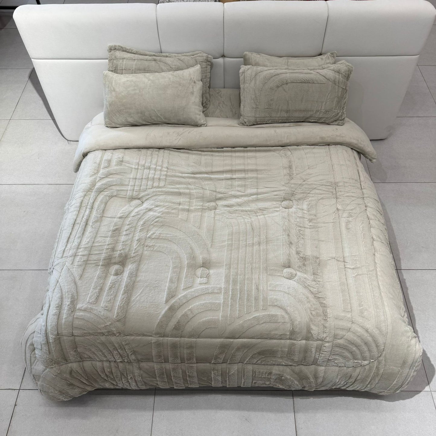 6 PCS - Modern Reversible Plush Comforter Set