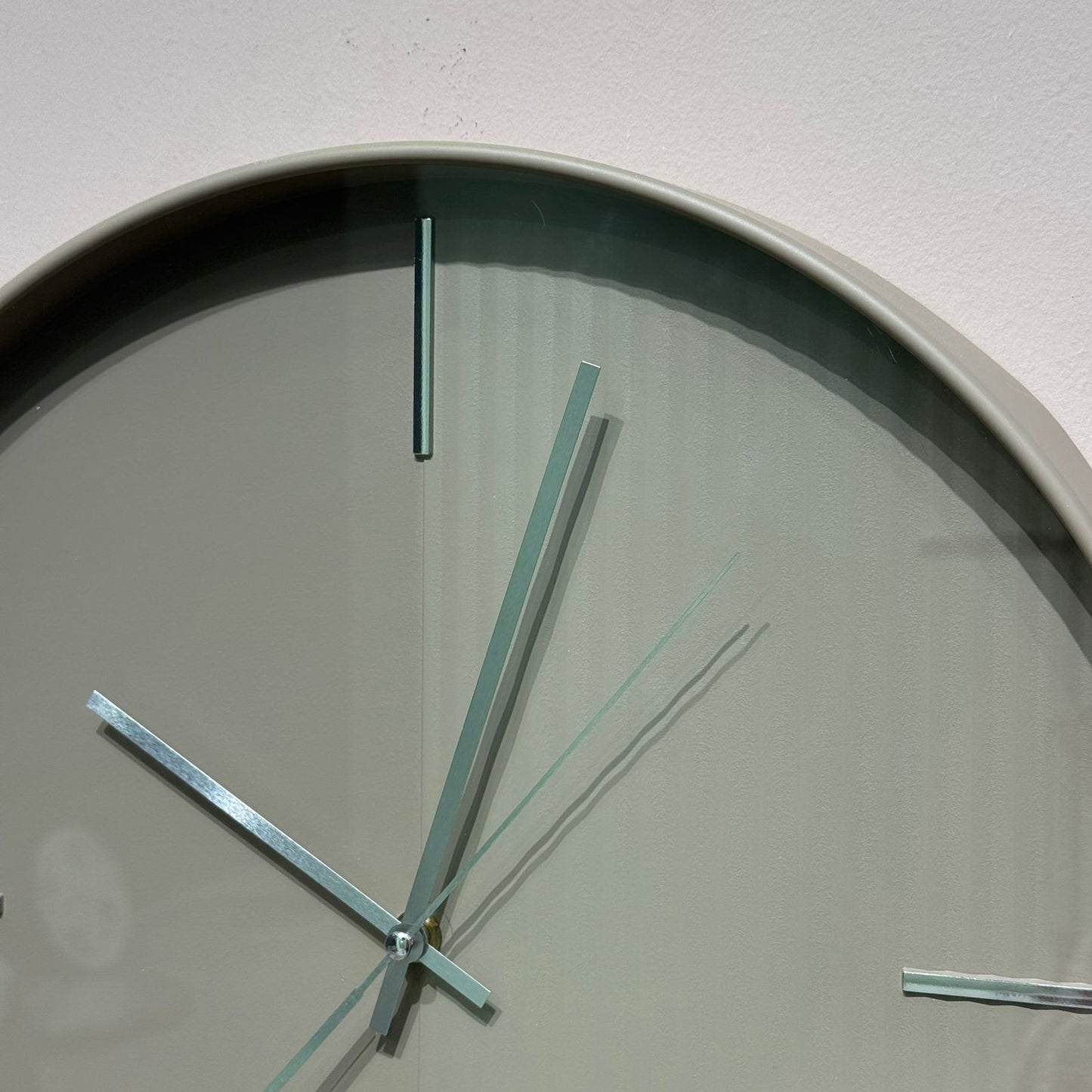 Modern Minimalist Round Wall Clock