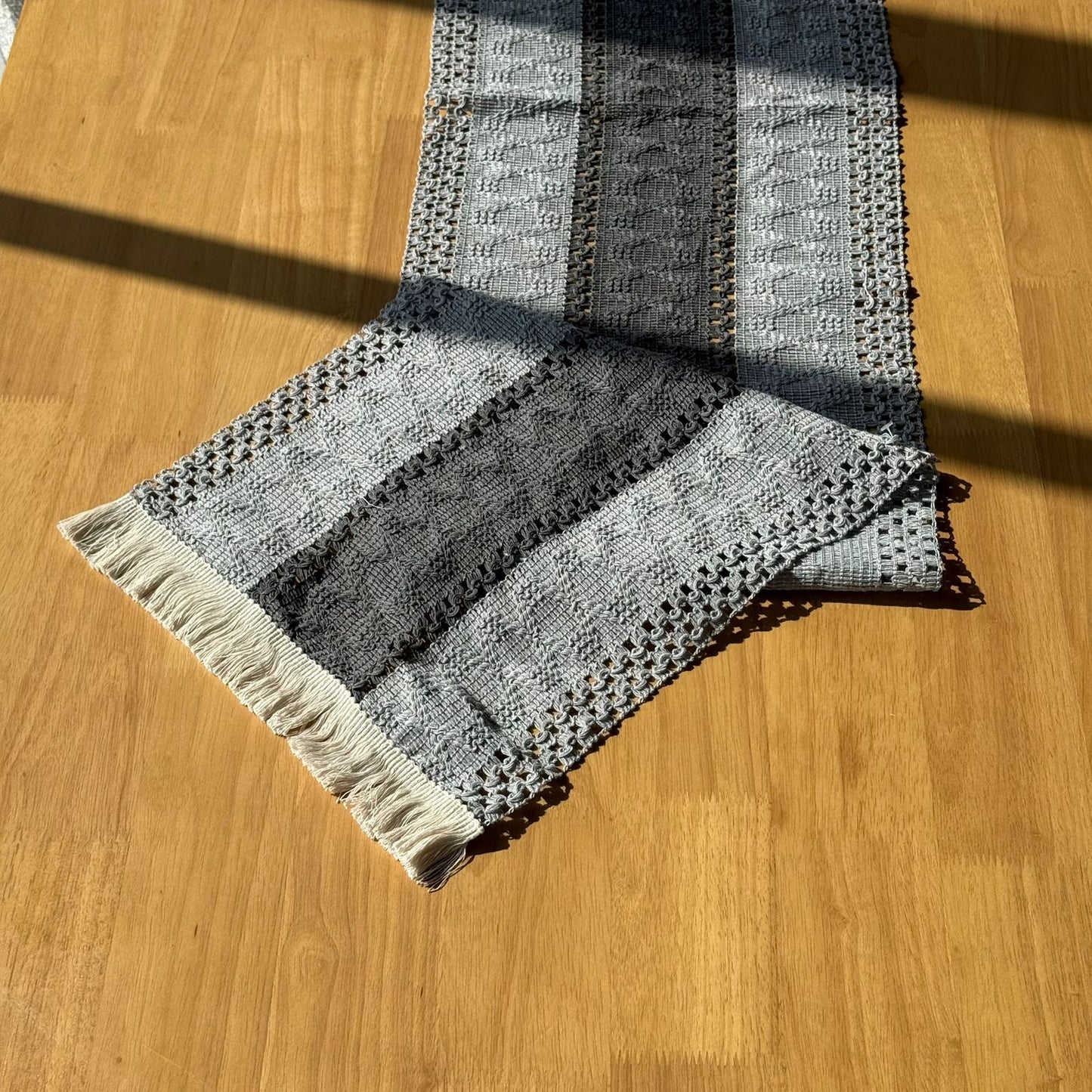 ٣٠ × ١٨٠سم ڕایەخی سەر مێزی دیکۆراتی شاهانە