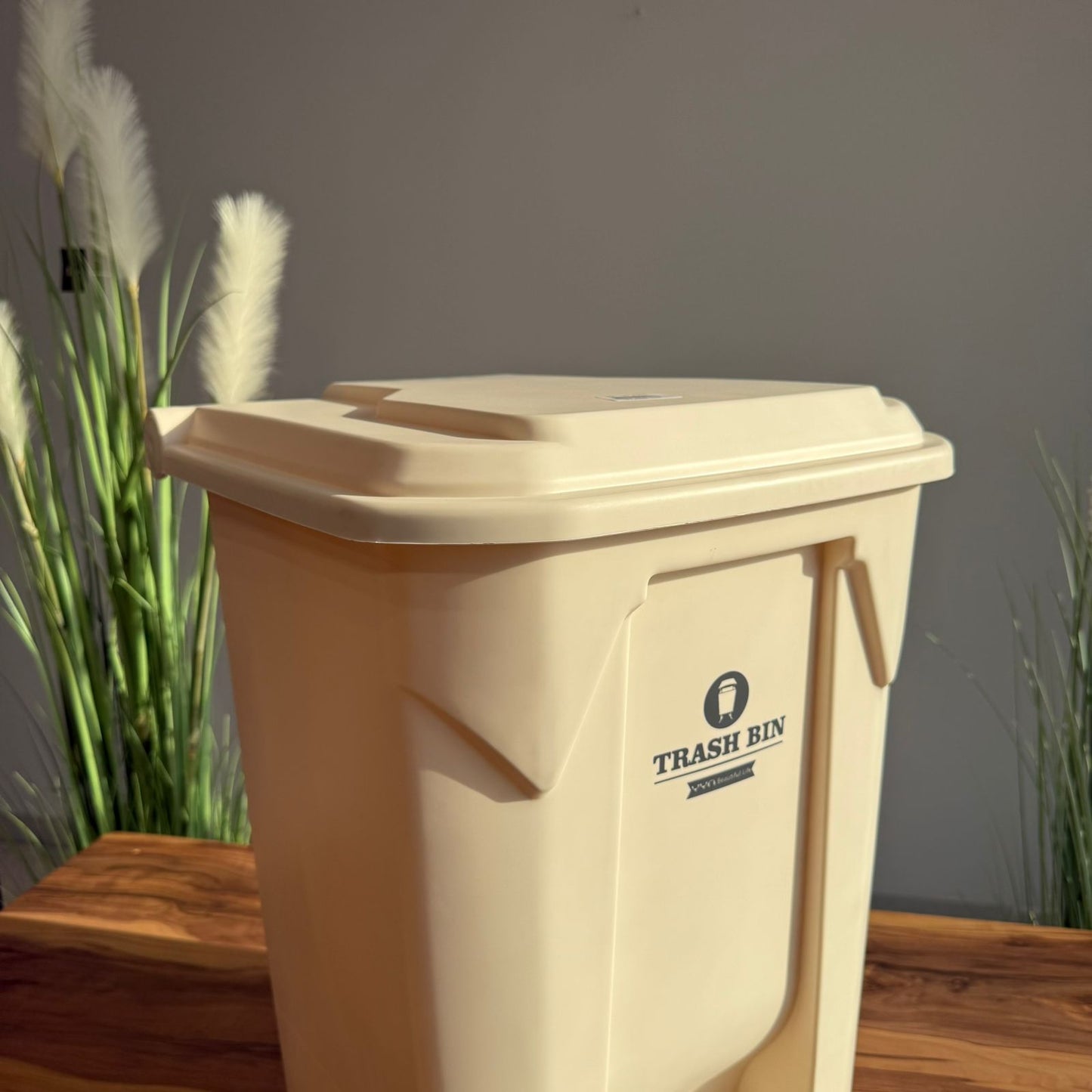 سلة مهملات كلاسيكية بدواسة - مجموعة متعددة الأحجام