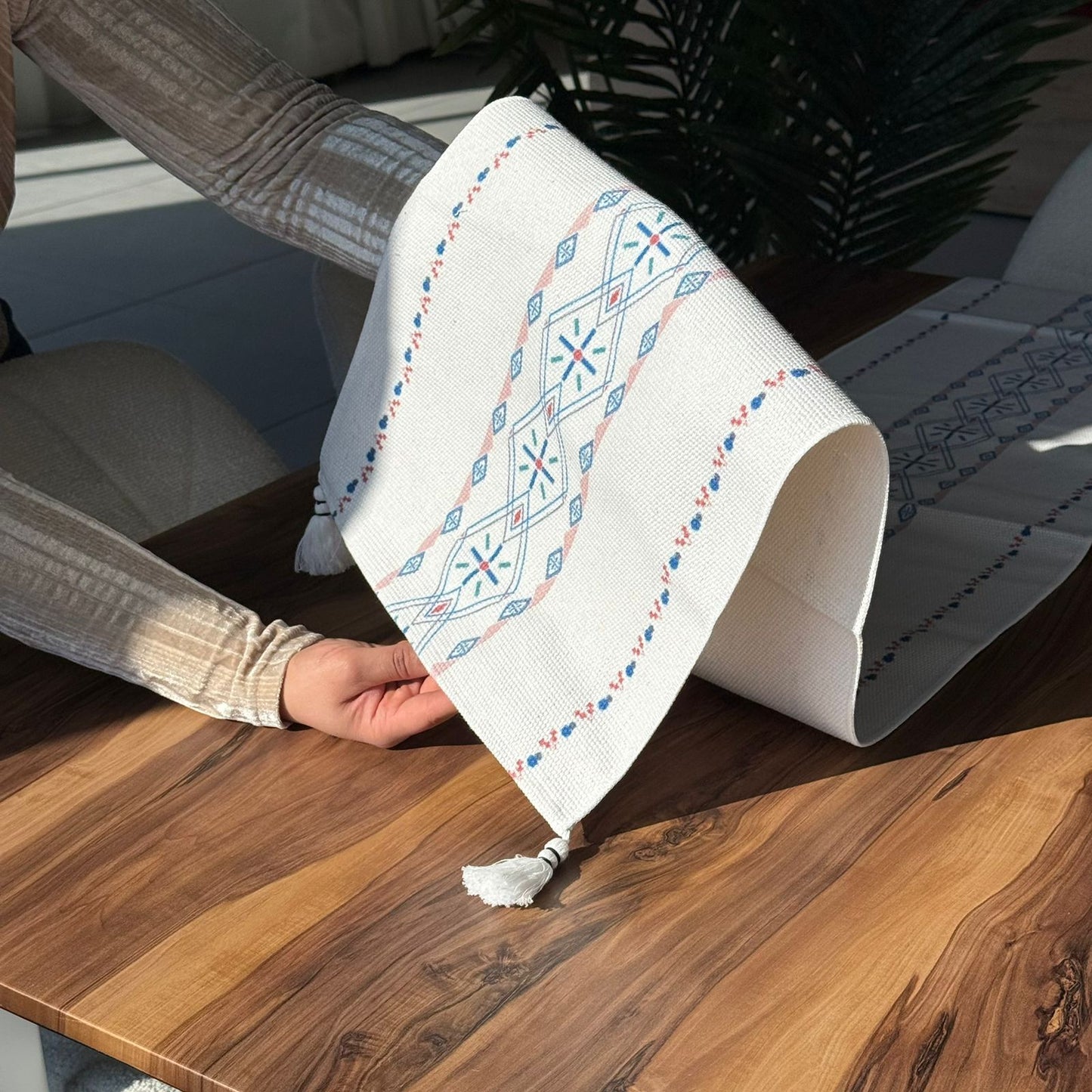 ٣٥ × ١٨٠سم ڕایەخی سەر مێزی دیکۆراتی شاهانە