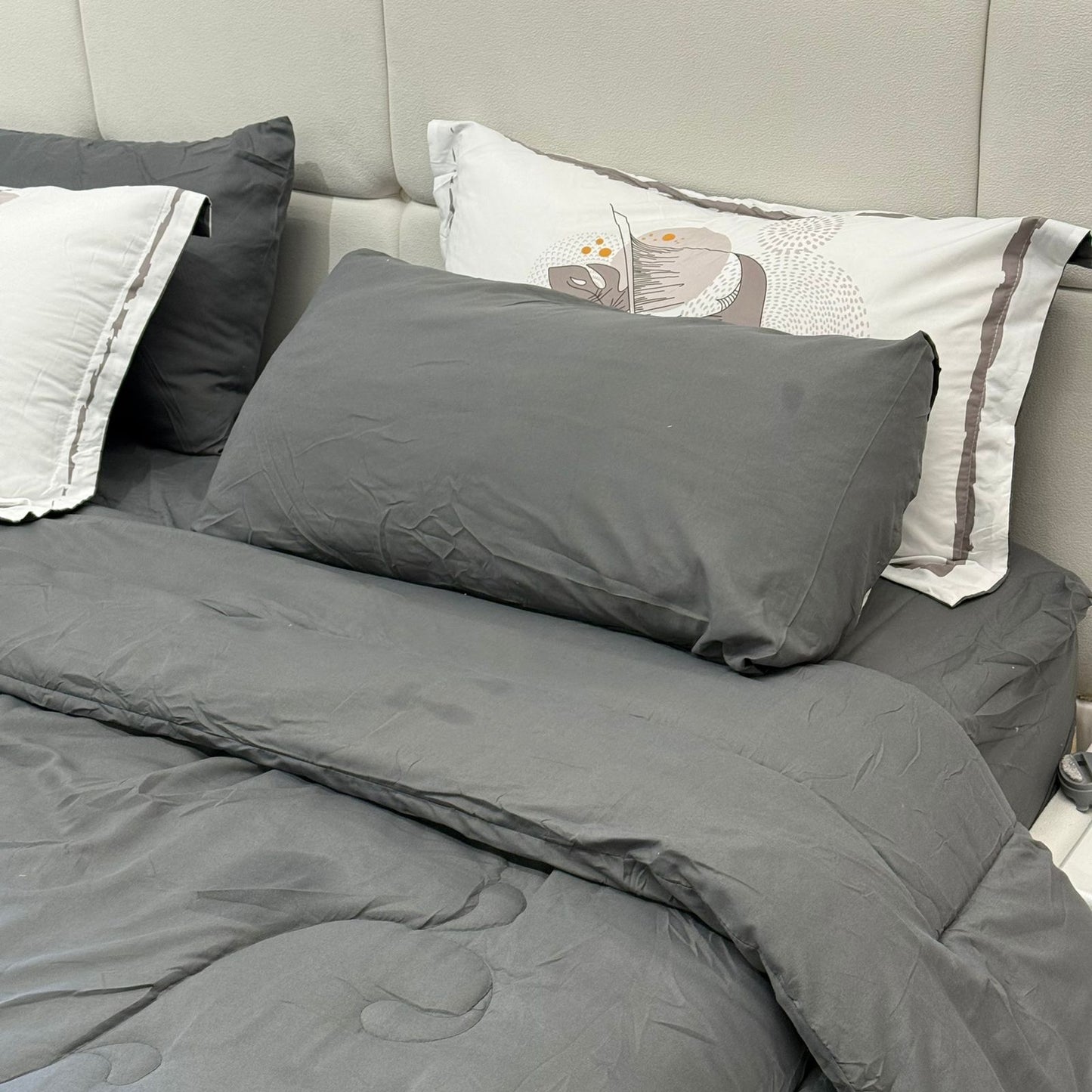 سێتێکی جێگەی نوستن خۆڵەمێشی نایاب – ٦ پارچە