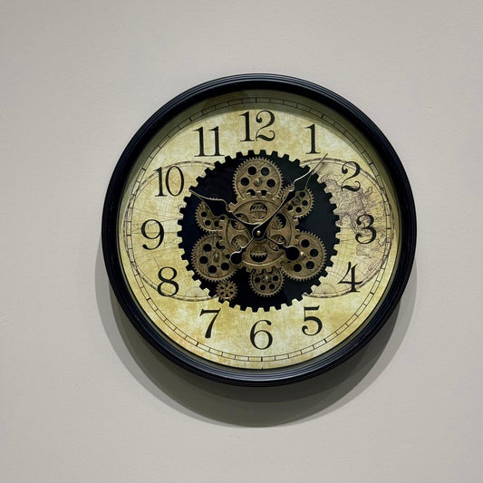 ساعة حائط مزخرفة كلاسيكية