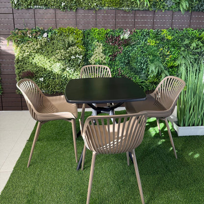 طقم كراسي خارجي من كراسي دانييلا وطاولة مربعة انيقة