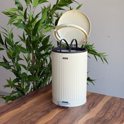 دواسة مزدوجة الحركة وصندوق قمامة ضغط – مقاسين