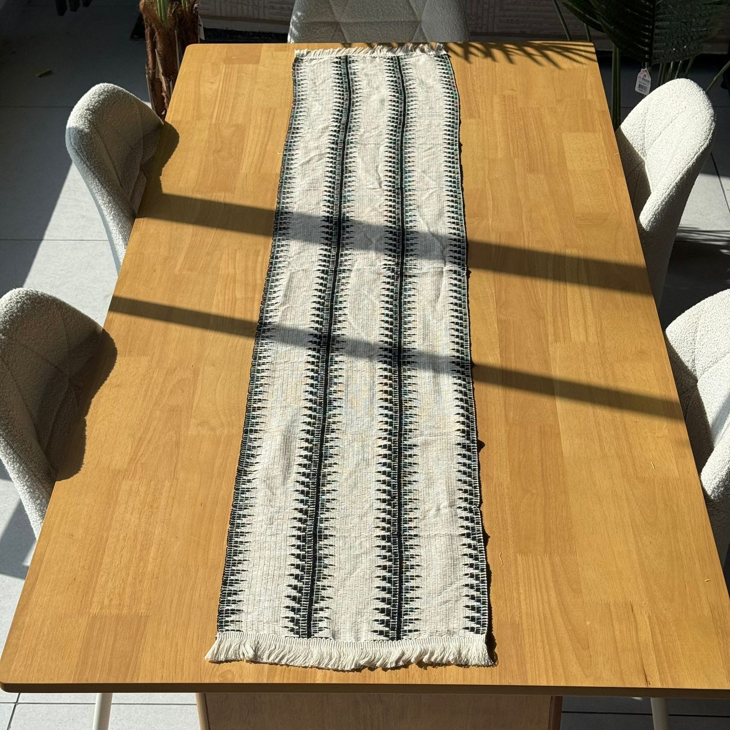 ٣٠ × ١٨٠سم ڕایەخی سەر مێزی دیکۆراتی شاهانە