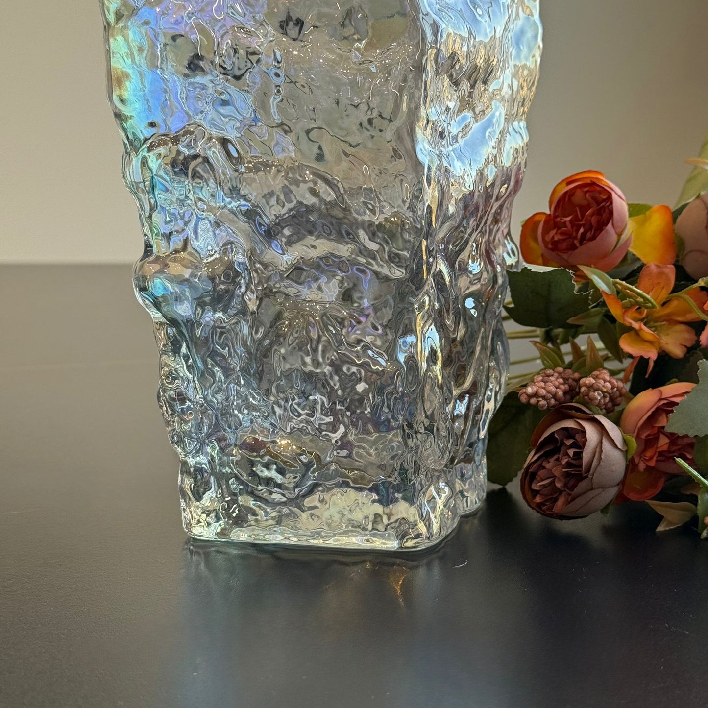 مزهرية حديثة منحوتة على الجليد