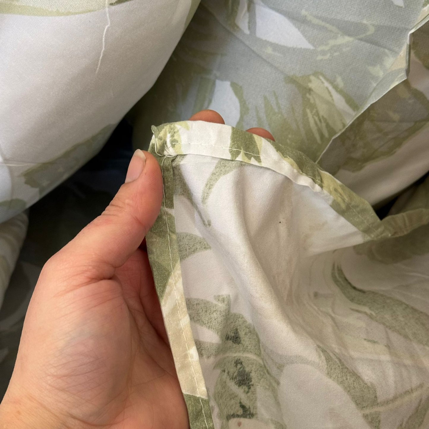 سێتێکی جێگەی نوستن دیکۆراتی نایاب – ٦ پارچە