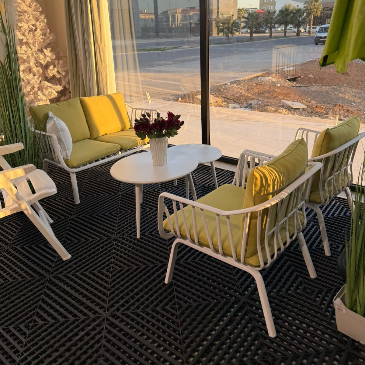 طقم كراسي خارجي بتصميم مودرين